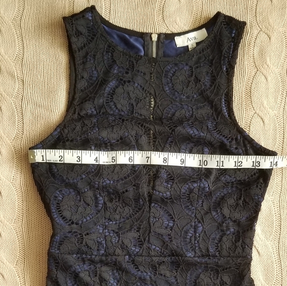 Lace bodycon dress - Picture 8 of 11